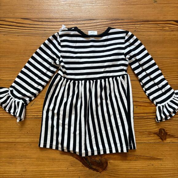 Black white striped red heart long sleeve ruffle toddler short SIZE 3T - Picture 5 of 5